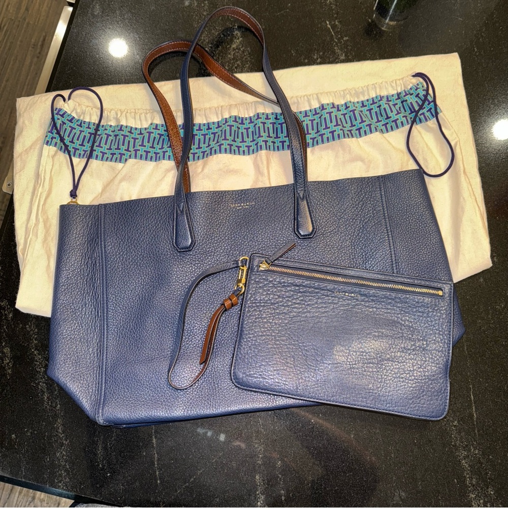 Tory Burch Perry Phoebe Tote with matching wristlet in Navy/chocolate - Medium